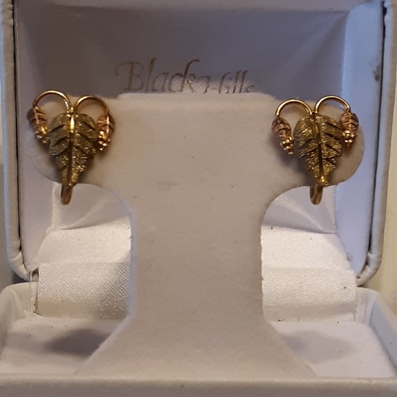 Black Hills Tri-tone 10k Gold Screw Back Earring - Picture 3 of 6